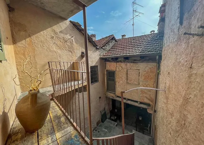 Dimora Scurone 카노비오